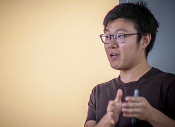 Jiacong C. Li presenting at a conference